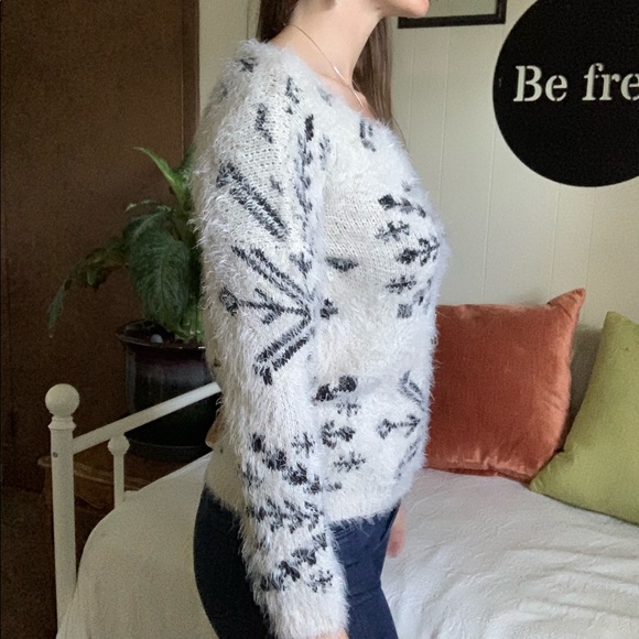 💛 SO SOFT* Cream and black snowflake knit sweater - Picture 7 of 15